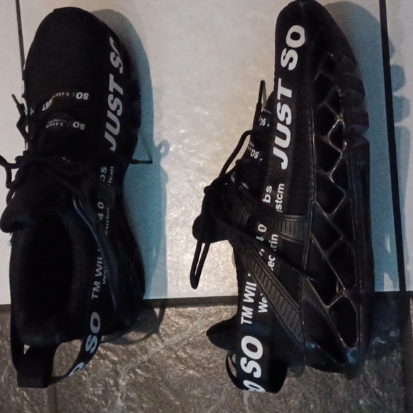 Just So So Athletic Non-Slip Shoe Womens Size EU 39 fits US Size 8 Black/White - Picture 2 of 5